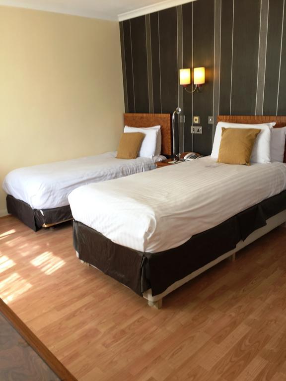 The Royal Chace Hotel Enfield Zewnętrze zdjęcie