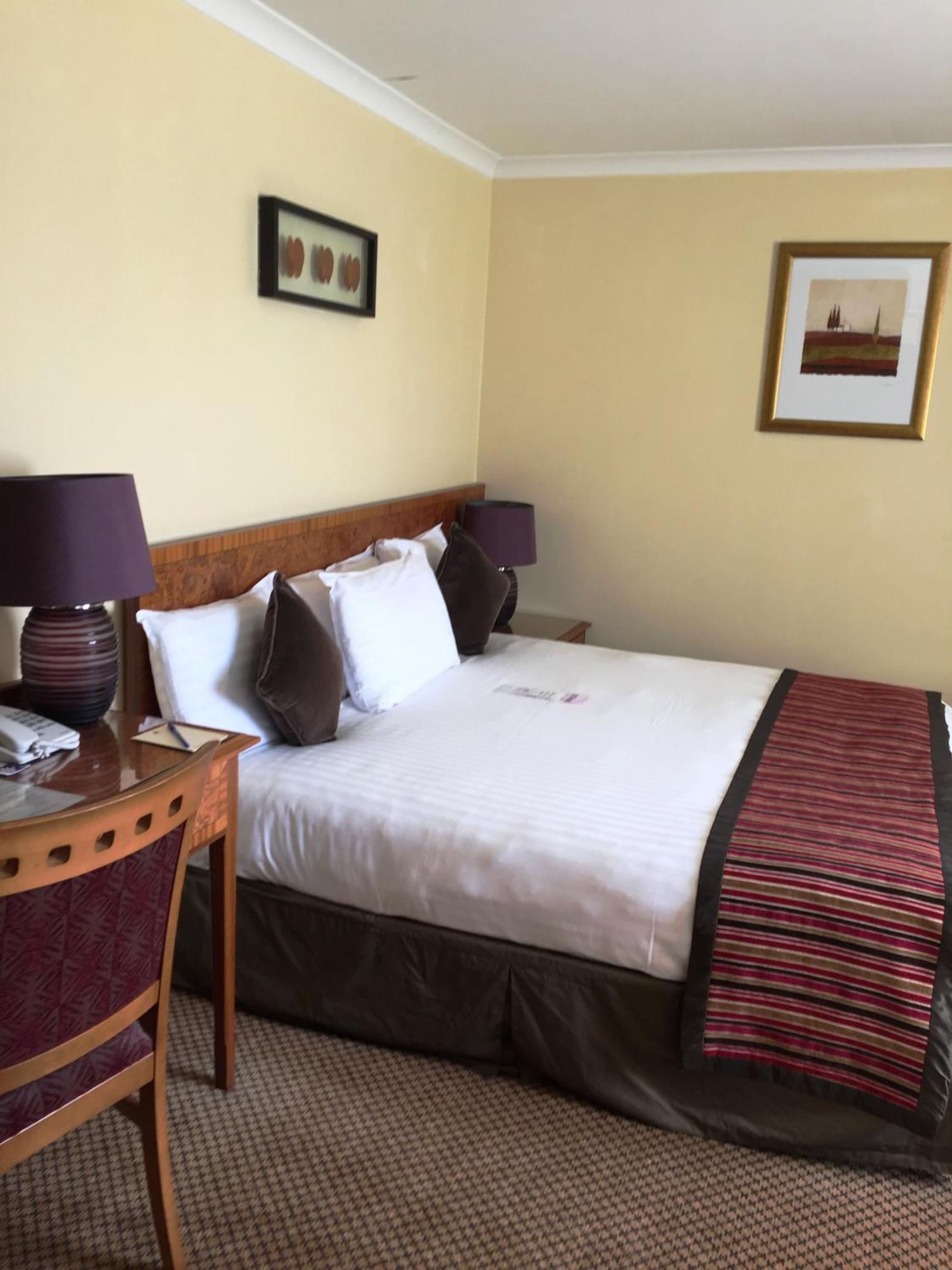 The Royal Chace Hotel Enfield Zewnętrze zdjęcie