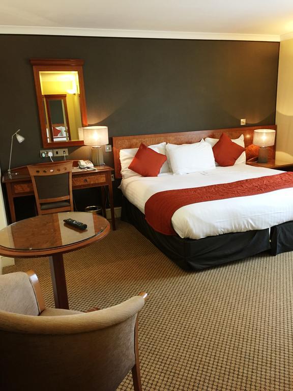 The Royal Chace Hotel Enfield Zewnętrze zdjęcie