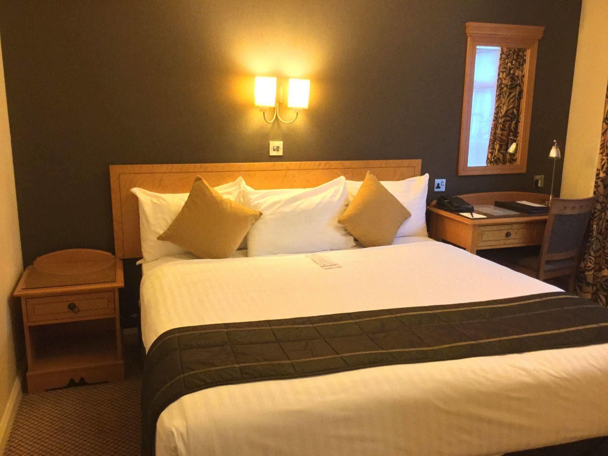 The Royal Chace Hotel Enfield Zewnętrze zdjęcie